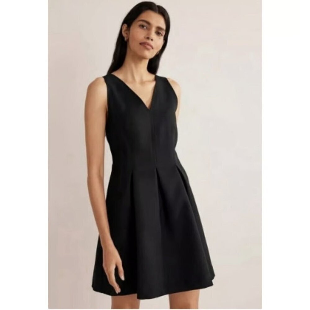 Boden Women's V-Neck Skater Dress Mini Length Fit and Flare Sleeveless Size 8R